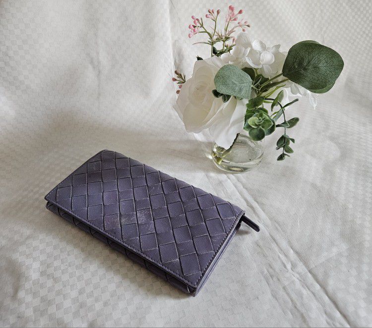 Women's Authentic Bottega Veneta Purple Leather Zip Wallet Size 7.5"×4"