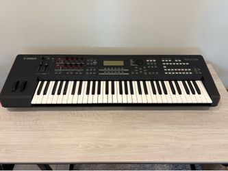Yamaha MOXF6 Music Production Synthesizer