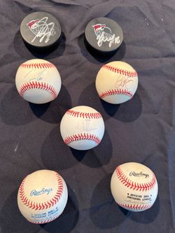 AZ Diamondbacks Phoenix Coyotes signed baseballs and hockey pucks