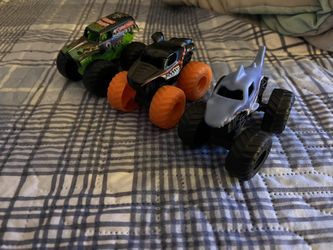  Monster Trucks