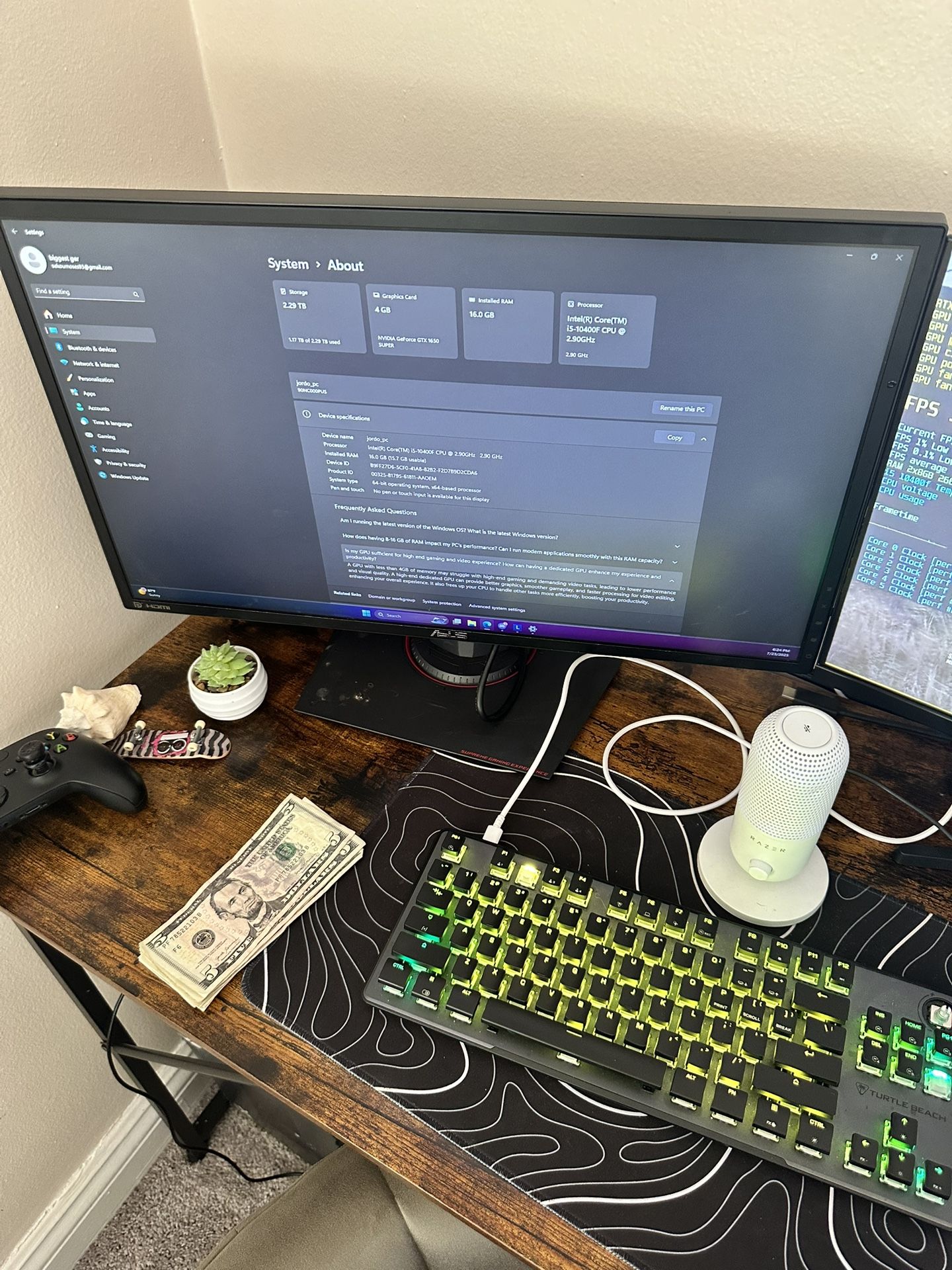 gaming monitor 
