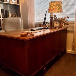 Wooden Desk With 7 Drawers