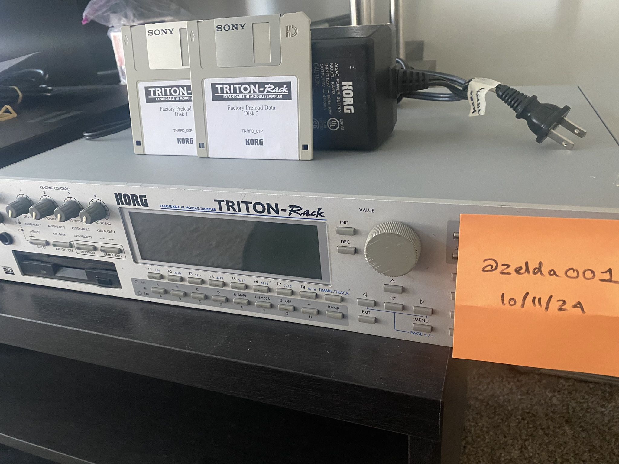 Korg TRITON Synth Rack with 2 FACTORY Patch Discs and Original Power Piano