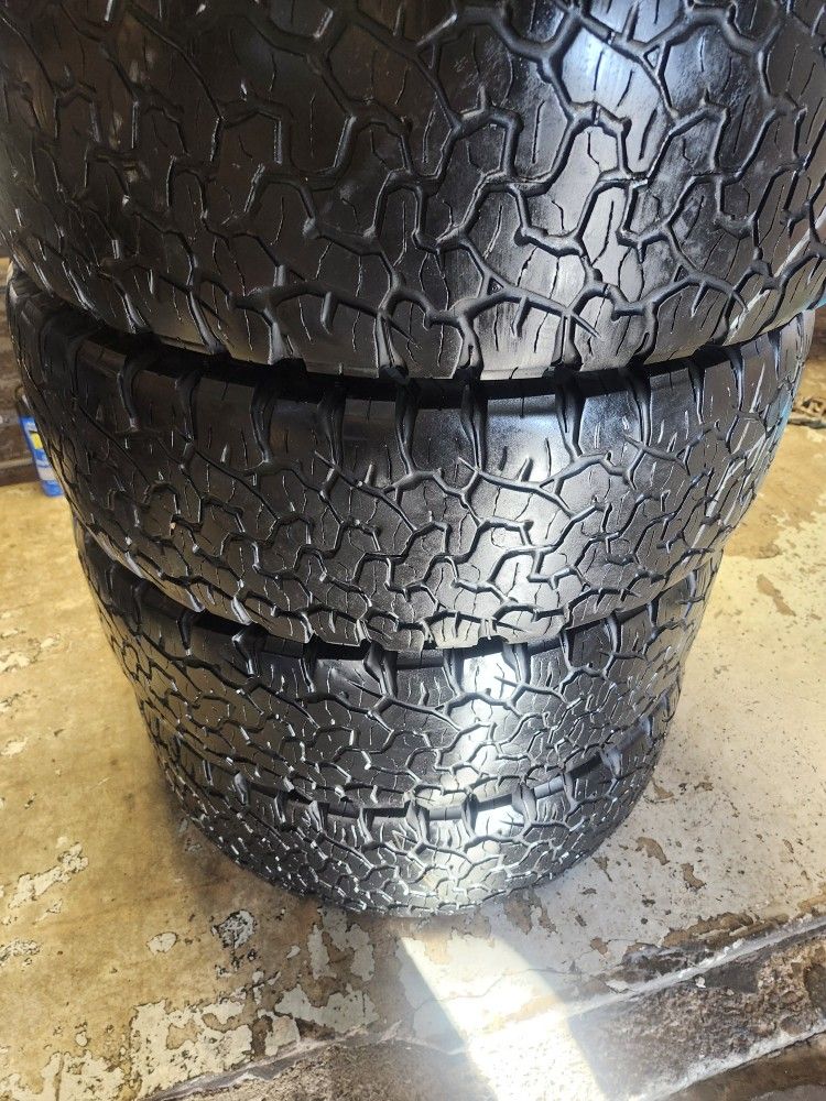 BFGOODRICH 265 75 16 (TIRE SET)