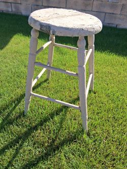 ANTIQUE CHIPPY PAINT WOODEN KITCHEN STOOL...GREAT PATINA!...asking $40.00