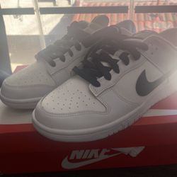 Nike dunk lows size 8