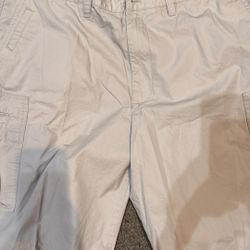 MENS CARGO SHORTS:size 38