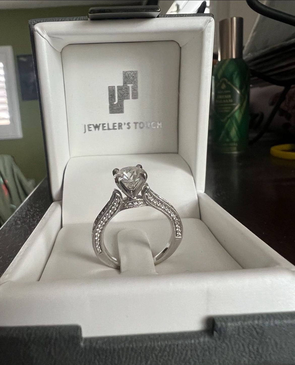 1 CT Engagement Ring Excellent Condition