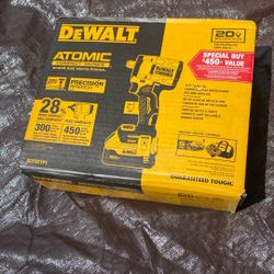 Dewalt  Compact Impact Wrench   1/2.  DCF921P1   Kit. Set