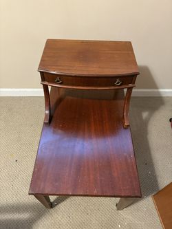 Mid Century Modern end Table With Drawer 