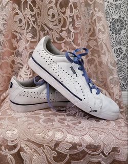 Puma athletic tennis shoes