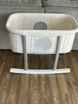 Rocking Baby Bassinet / Collapsible For Travel 