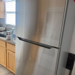 Stainless Steel Refrigerator 18 Ft.³ 30 Inches Wide 66 Inches Tall Like New Condition