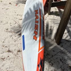 Stand-up-paddleboard. 
