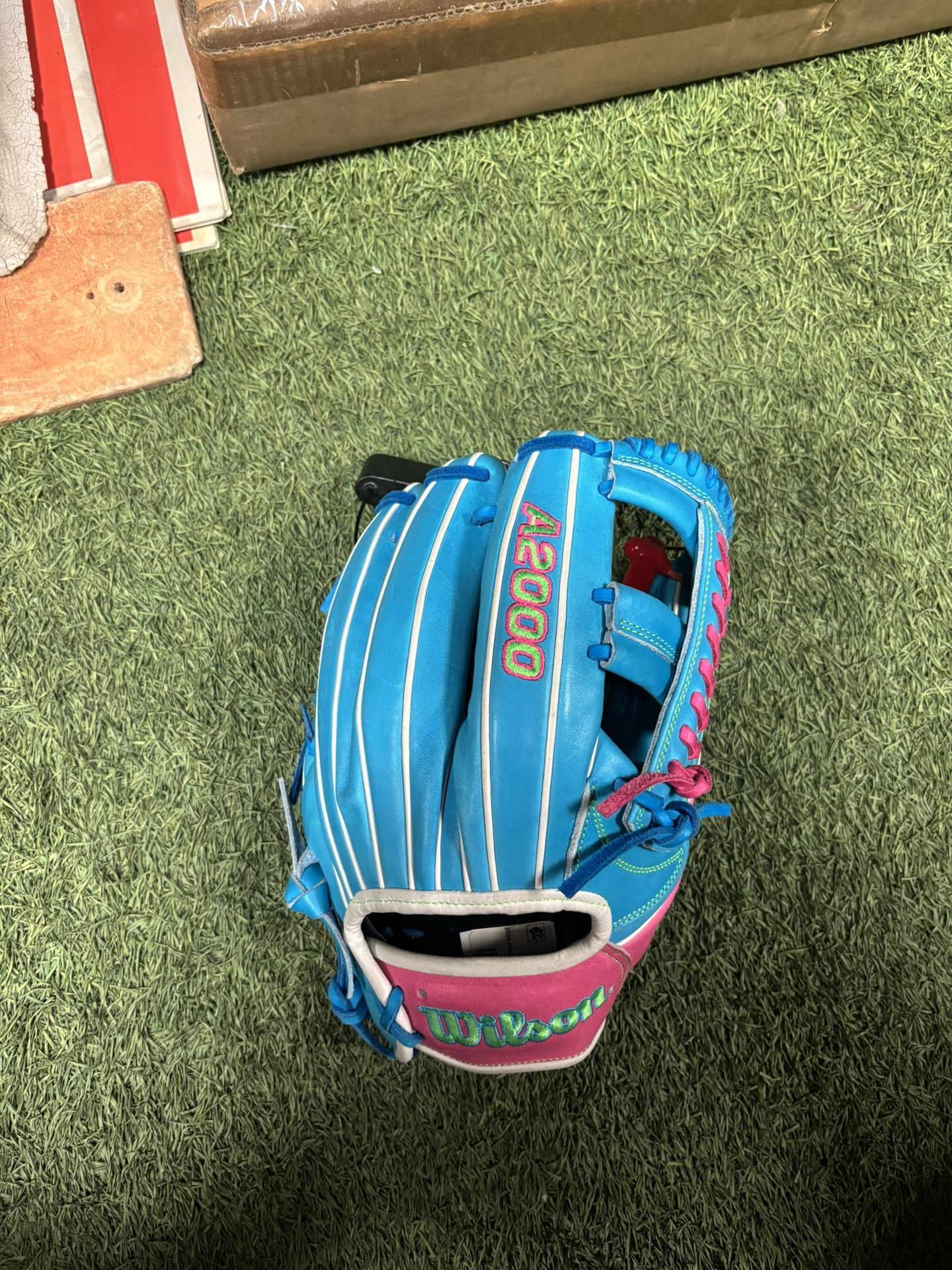 Wilson 2024 Fall A2000 1785 11.75” Infield Glove