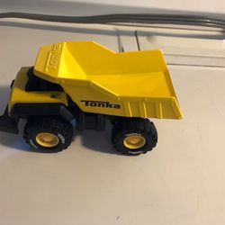 Small TONKA Classic Metal Dump Truck..8 1/2” X 4 1/2” tall X 41/2’ wide..like new