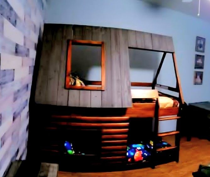 Cabin Model Bunk Bed