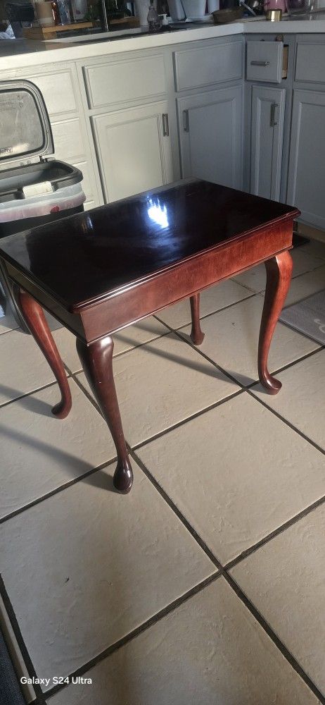 End Table 25"L × 23"H ×17"W $25 Great Shape