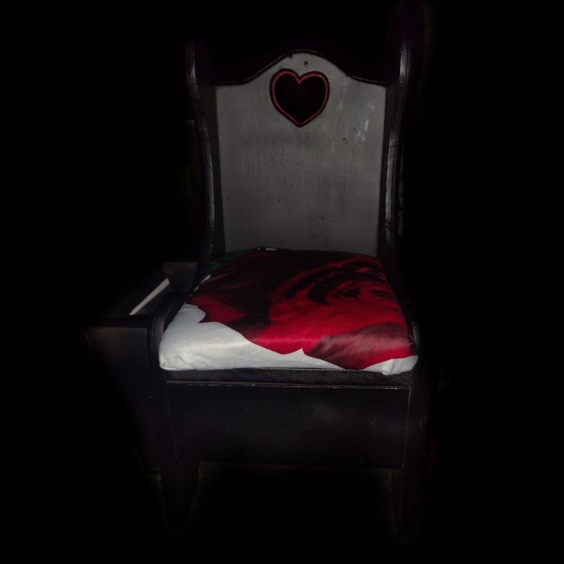 🪑 Vintage 1950s Wooden Potty Chair with Heart Back