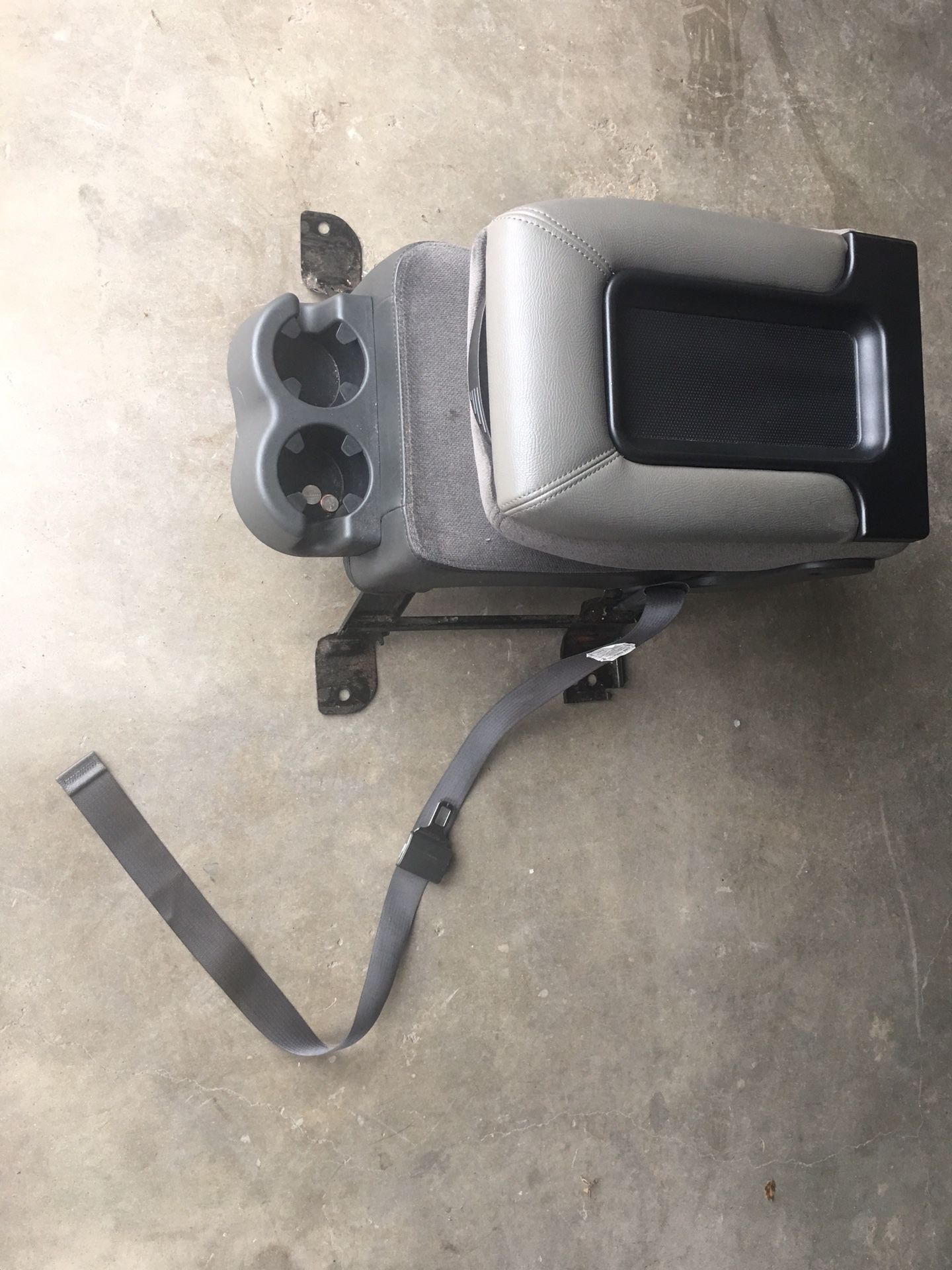 2001-2006 Chevy/GMC Trunk Middle Jumper Seat