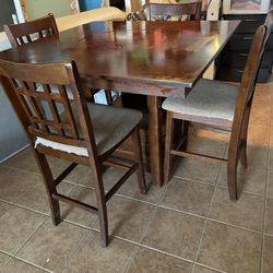 comedor   en exelentes  condiciones  $ 230dls