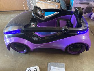 (See description )Purple Ride-On Toy Car - Partial Working / As-Is (Needs 1-Wire Repair)