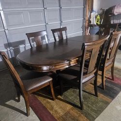 Kitchen Table +6 Chairs 