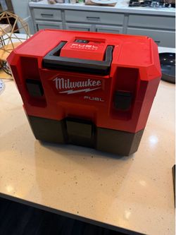 Milwaukee M12 vacuum shop vac