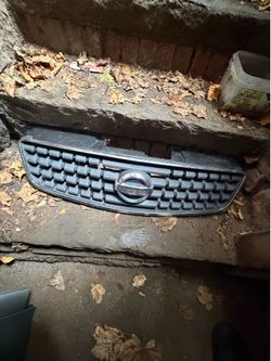 2006 Nissan Altima grille for sale!! Pretty good condition!!