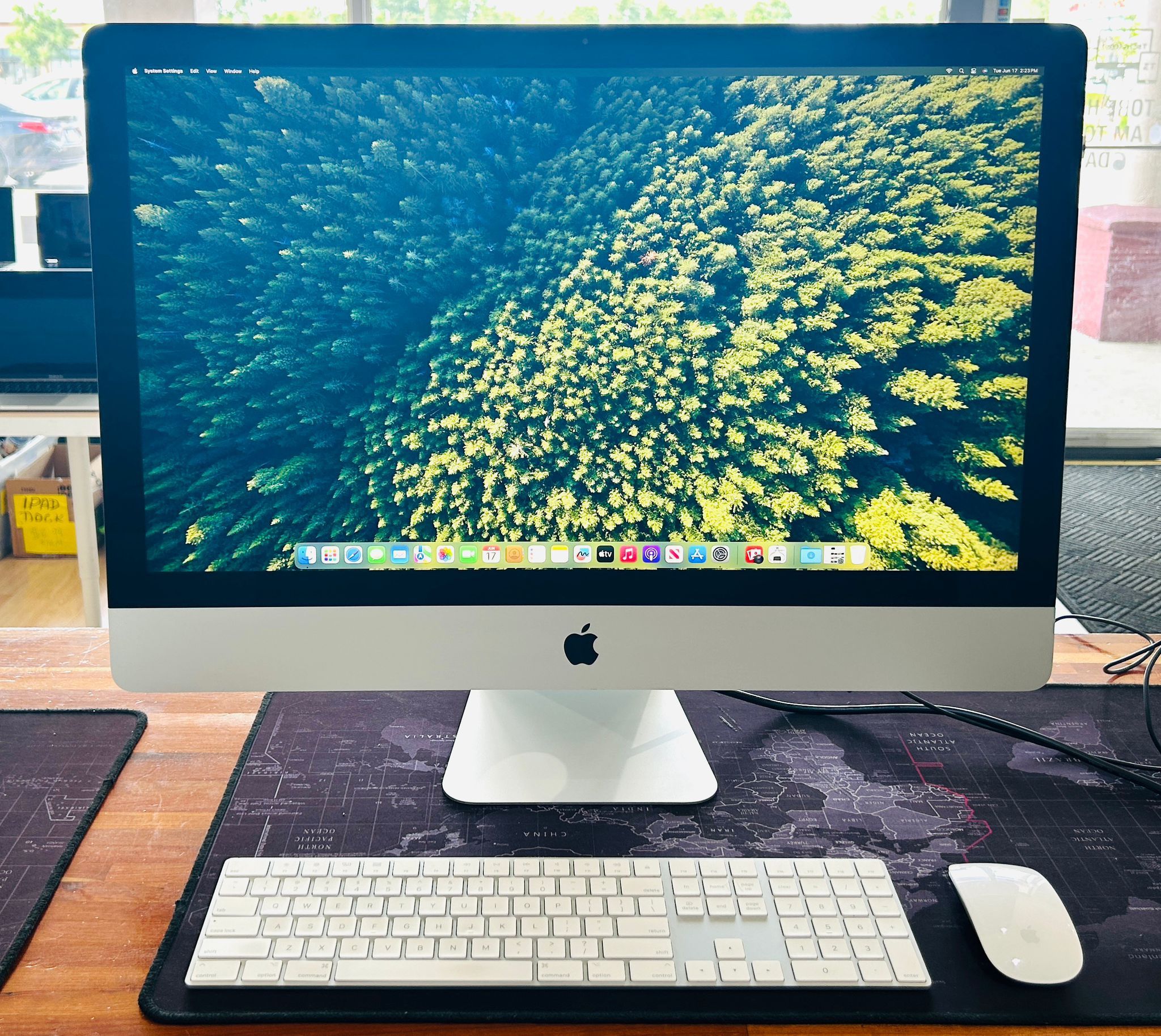 Apple iMac 27” 5K Retina 2020 10-CORE 3.6GHz Core i9 64GB RAM 1TB Radeon Pro 5700XT 16GB Vram Graphics!!!
