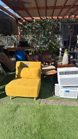 SELLING ITEMS IN PICTURES!