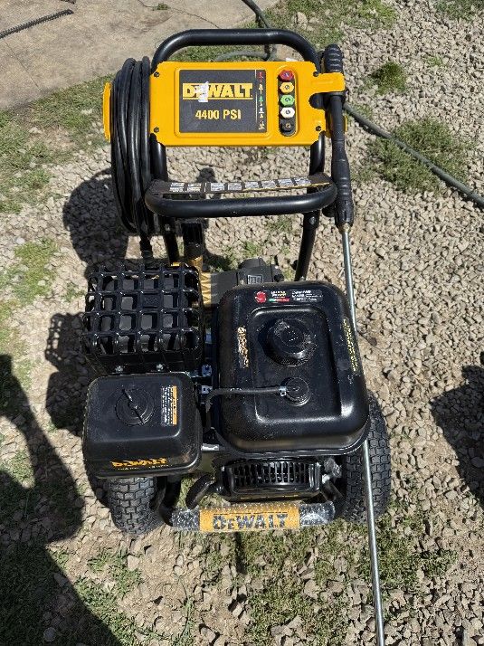 DEWALT 4400 PSI 4.0 GPM Cold Water Gas Pressure Washer