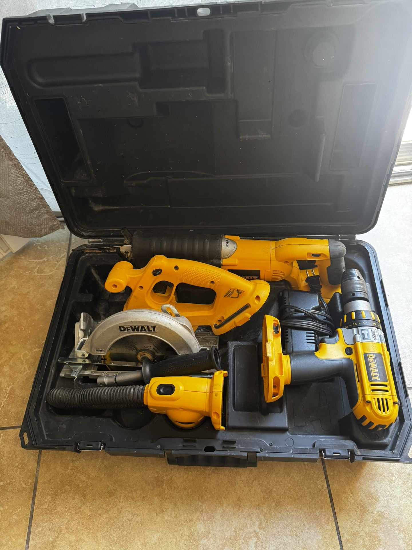 DeWalt 4kit No Batteries