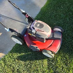 Toro Gas Push Lawn Mower with Briggs & Stratton Engine