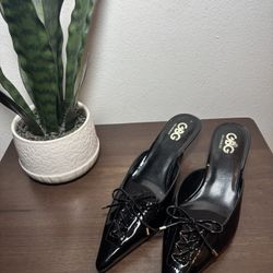 Women's GBG LOS ANGELES Black Patent Leather Pointed Toe Lace Up Mules Size 8
