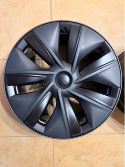 Wheels 19” Tesla Model Y / Model 3 OEM (2) – Like New – TPMS & Aero Caps