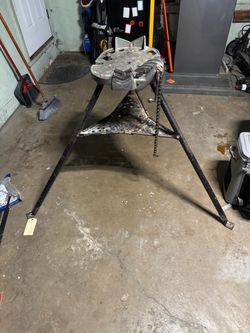 Tri-pod chain vice