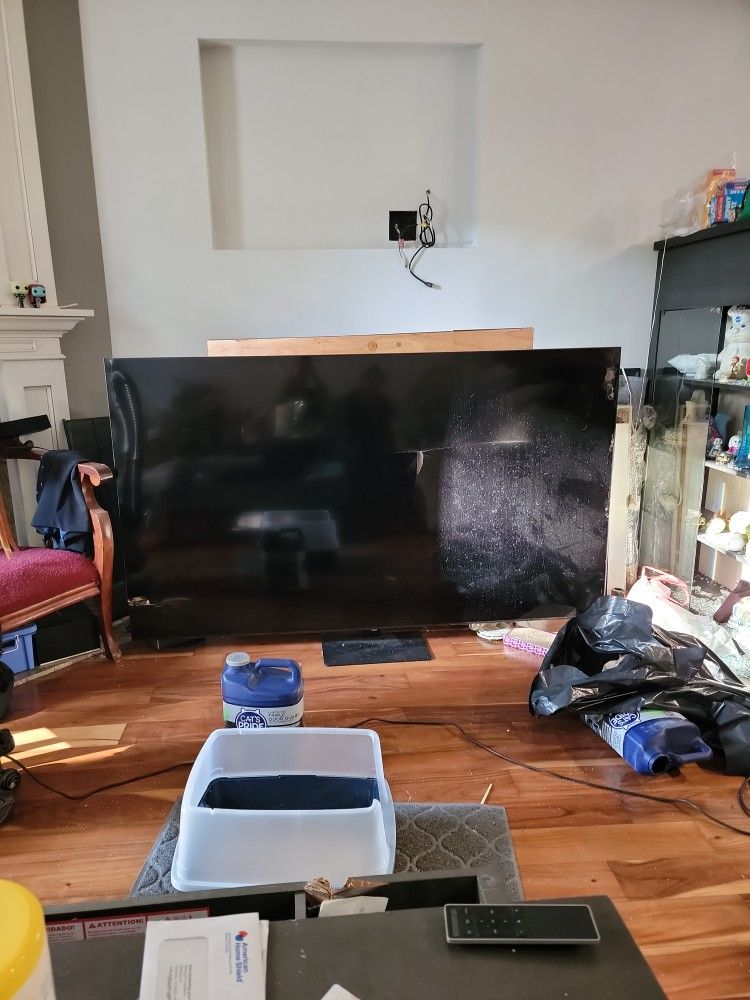 85 Inch QLED Samsung - Broken 
