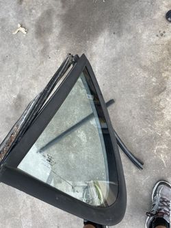 1(contact info removed) Chevy Cavalier Driver Left Rear Vent Window Back Door Glass With Frame