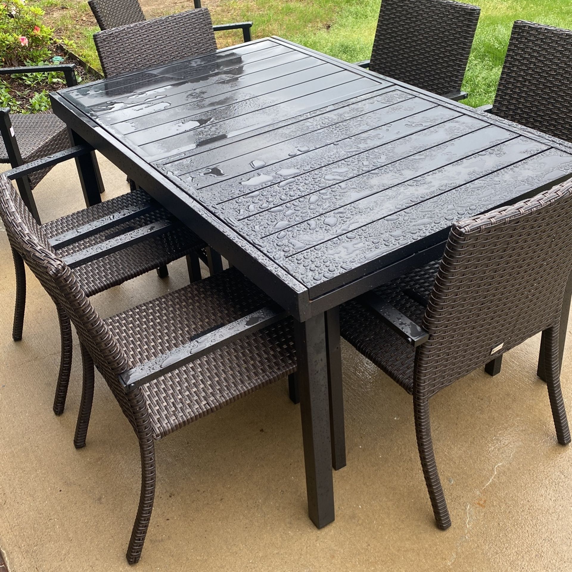 Patio Dining Table/Chairs