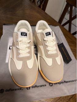 De Florence sneakers (women’s size 9)