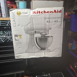 KitchenAid  Classic 4.5 Quart Tilt Head Stand Mixer