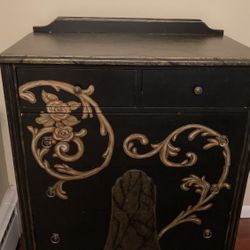 Dresser 
