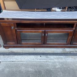 TV Consult Table