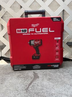 Milwaukee M18 FUEL 18V Lithium-Ion Brushless Cordless High-Torque 1/2 in. Impact Wrench