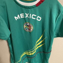 Mexico soccer jersey ( unisex ) kids youth size  10/12 Medium $20 