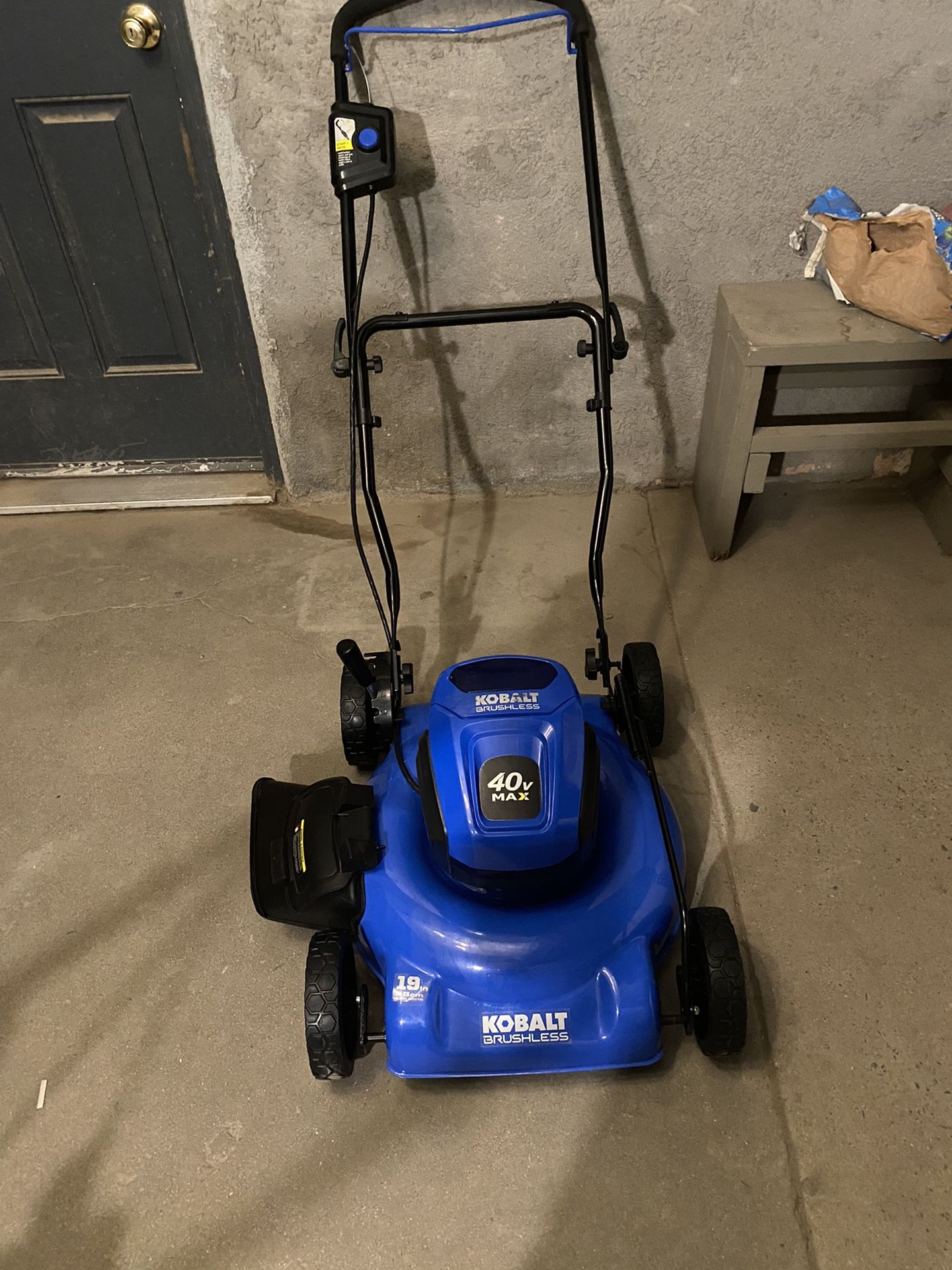 Kobalt 40-Volt Max Brushless 19-in Push Cordless Battery Powered Lawn Mower 4 Ah (Battery And Charger Not Included)