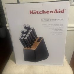 Kitchen Aid 14- Piece Cutlery Set.