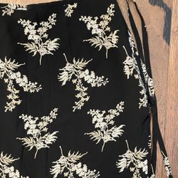 Banana Republic Black Floral Rayon Mini Short Skirt  14w by 18L size 8