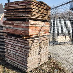 Concrete foundation forms 4' 6' fillers corners in and out all for $4000 more than 400 pieces cash only come and pick it up 81th and western